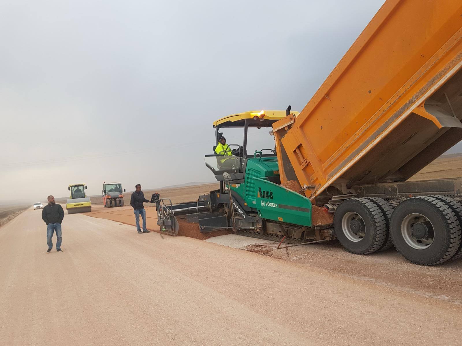 Vögele asfalt serici makinesi ile yol üstyapı uygulaması